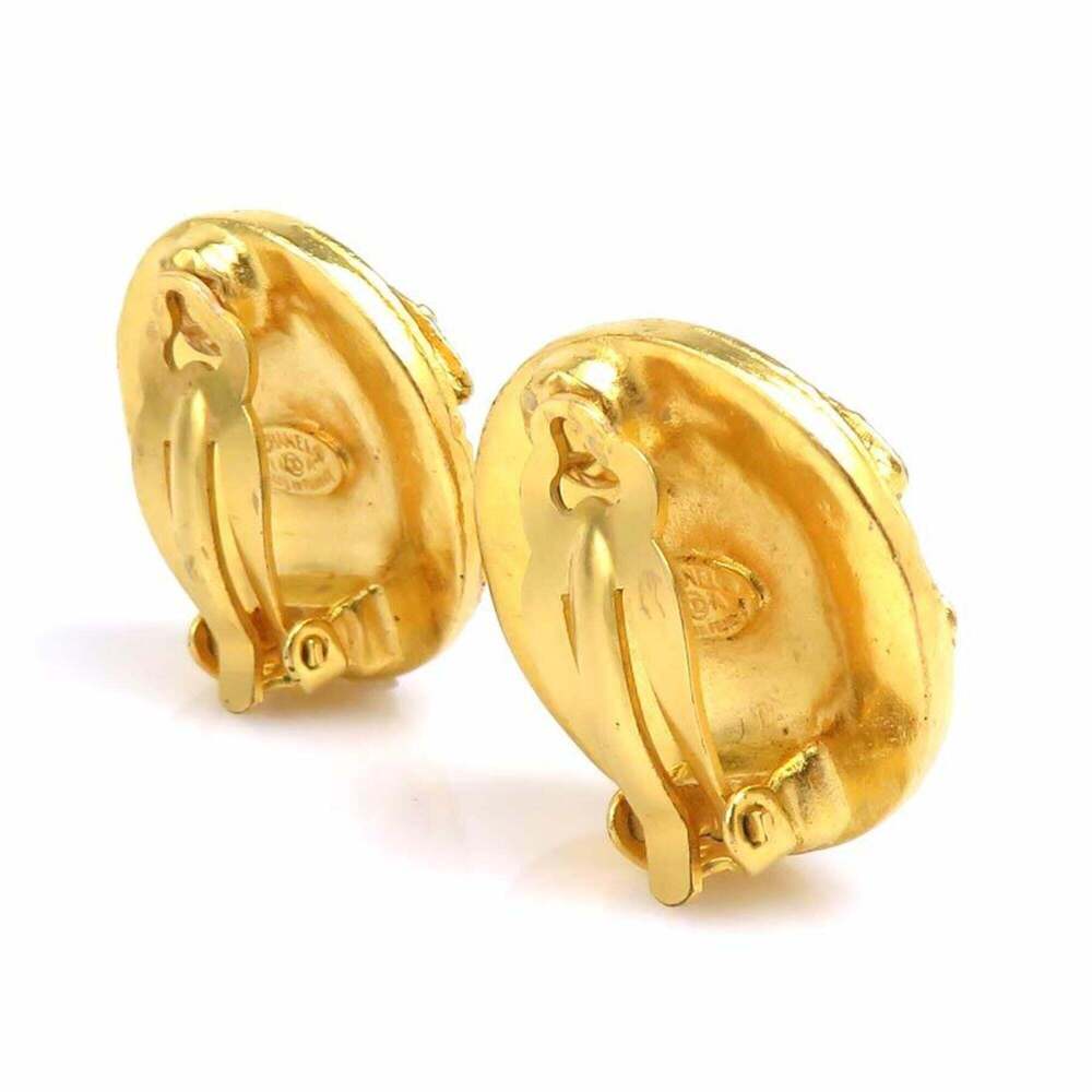 CHANEL Vintage Gold Earrings - Picture 3 of 12